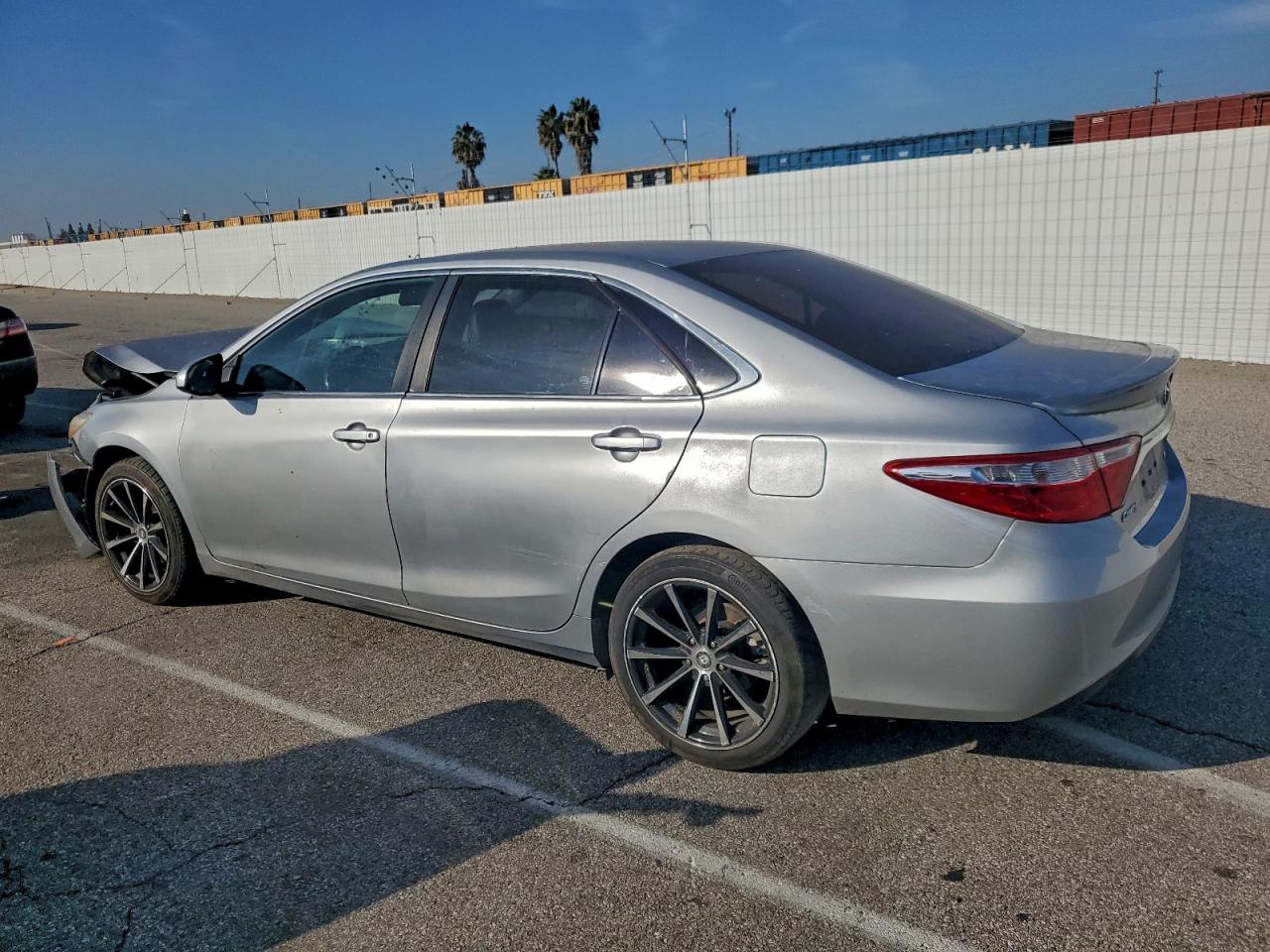 2017 TOYOTA CAMRY LE photo 3