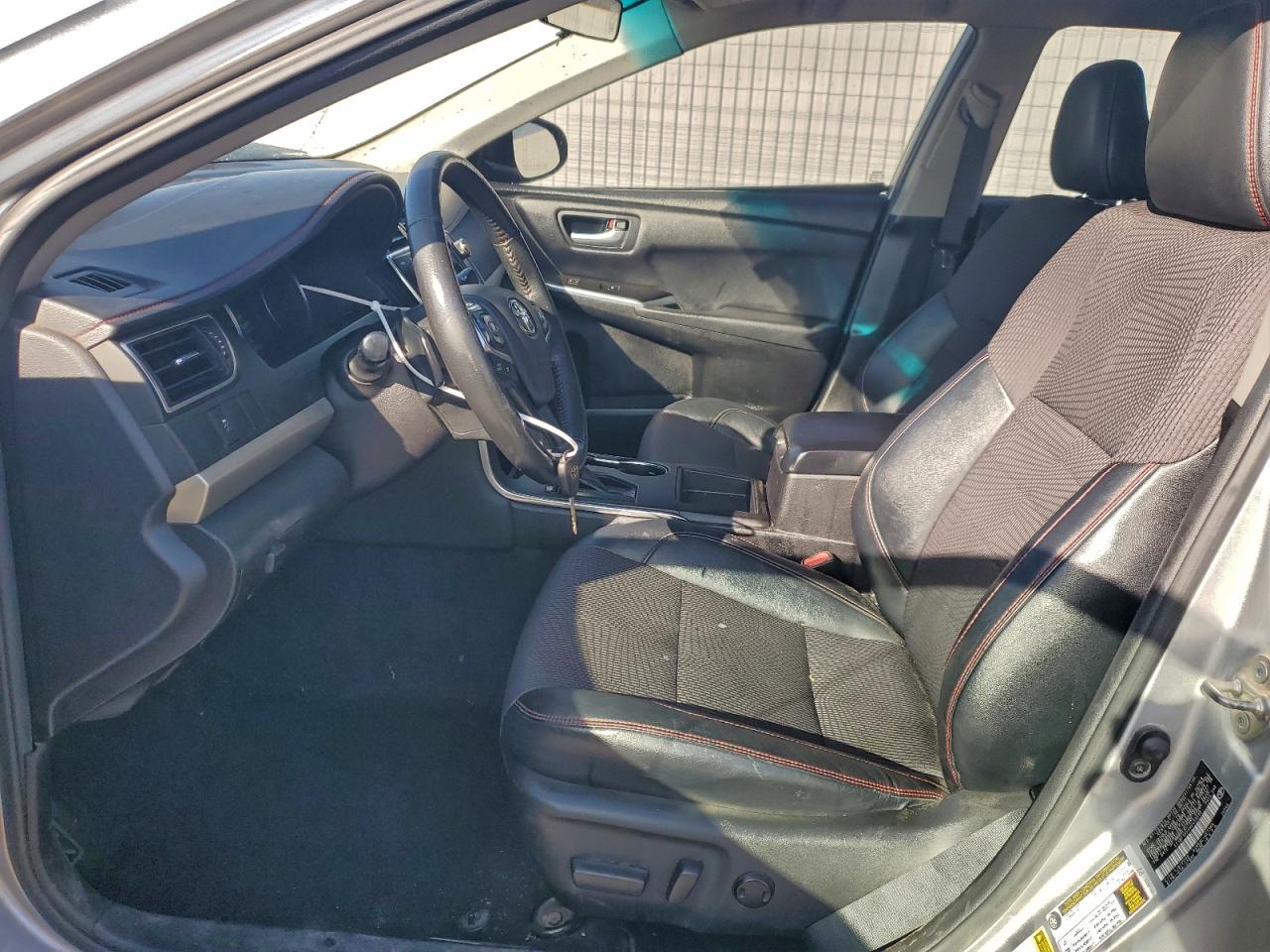 2017 TOYOTA CAMRY LE photo 13