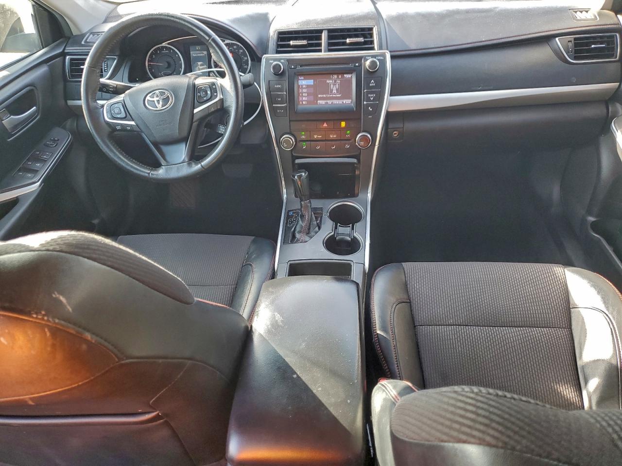 2017 TOYOTA CAMRY LE photo 15