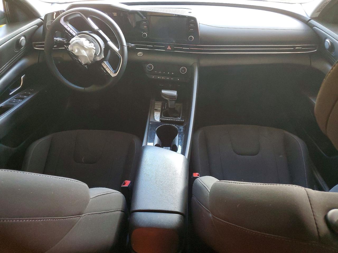 2021 HYUNDAI ELANTRA SEL photo 8