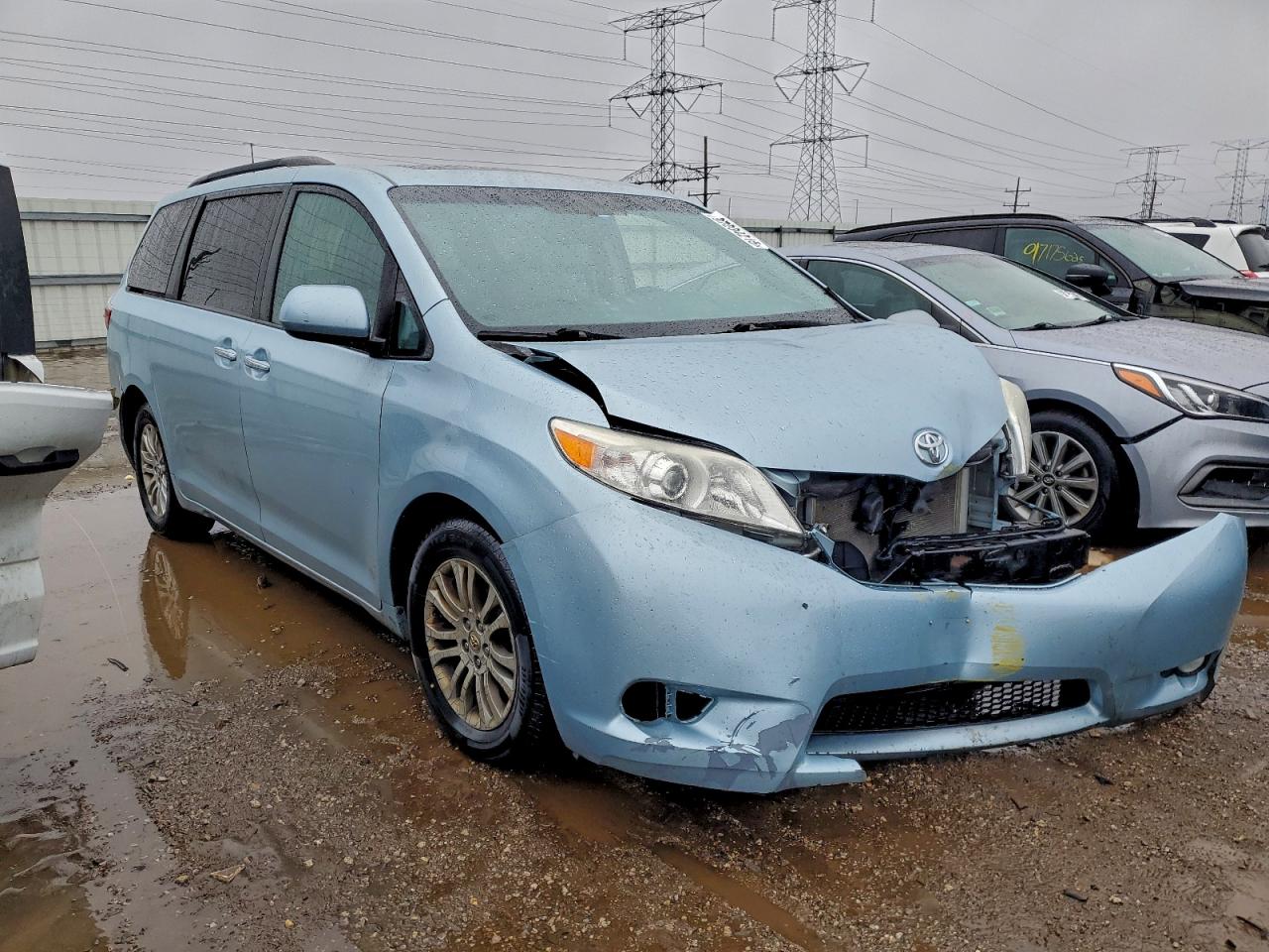 2015 TOYOTA SIENNA XLE photo 10