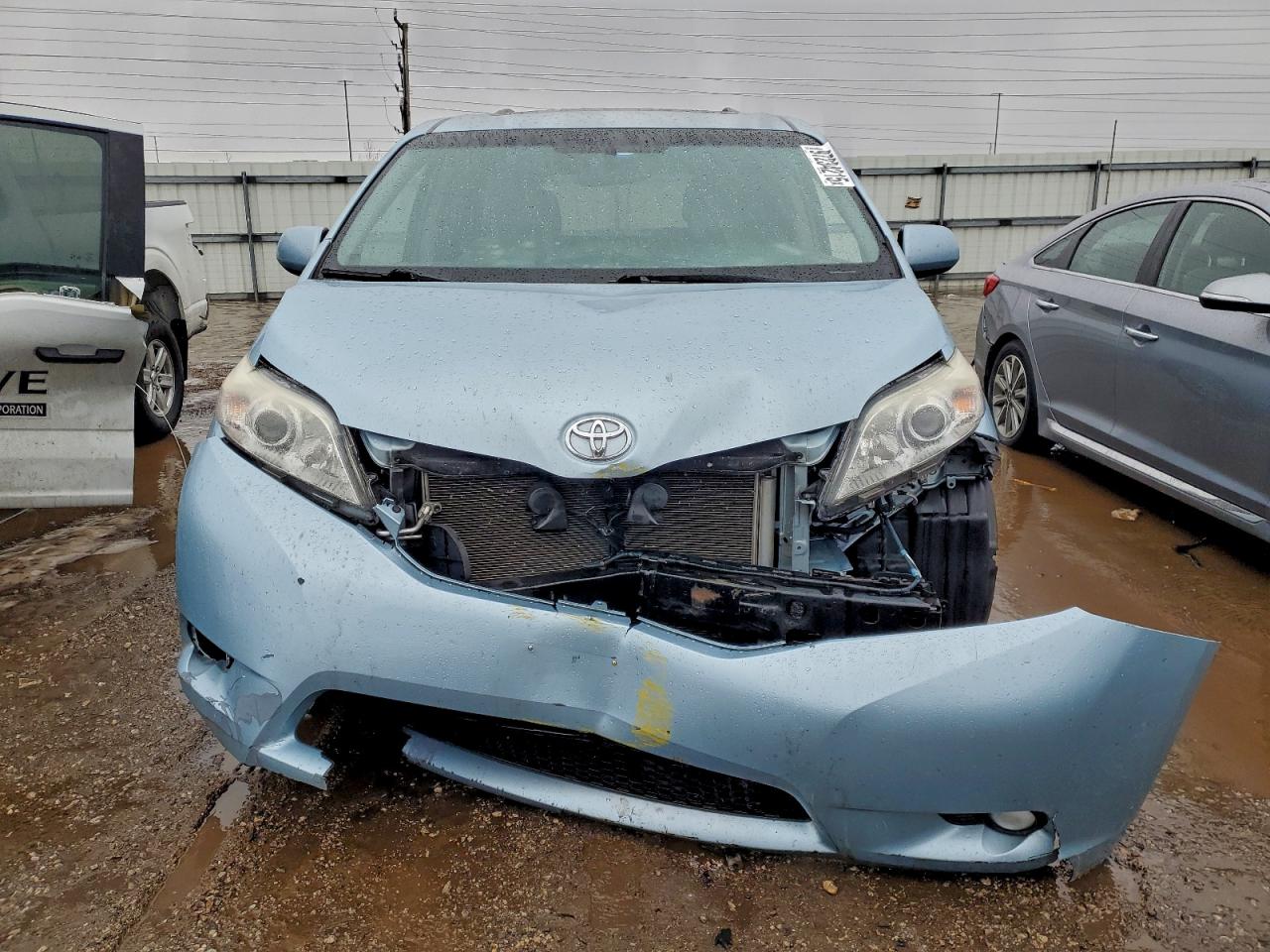 2015 TOYOTA SIENNA XLE photo 13