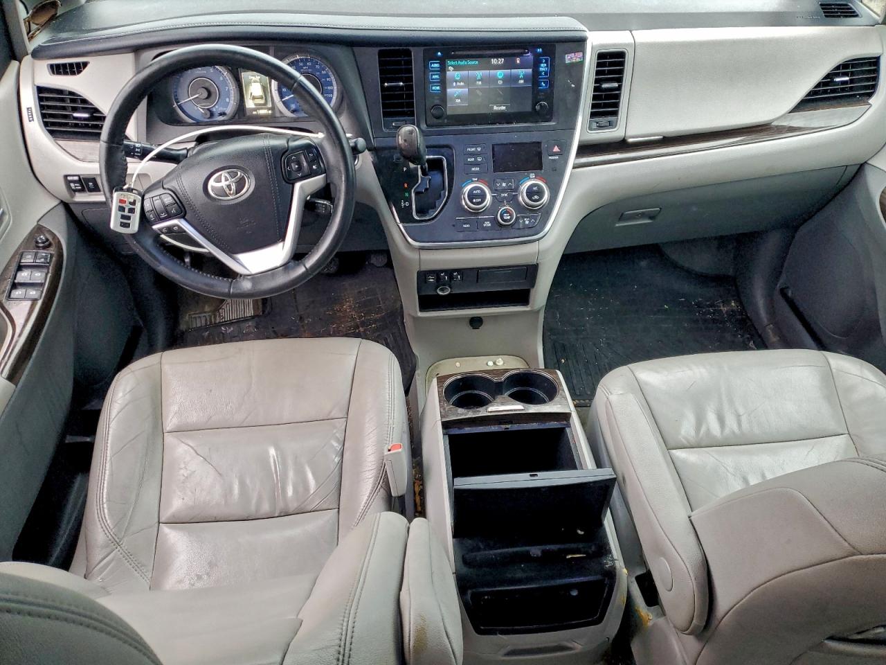 2015 TOYOTA SIENNA XLE photo 22