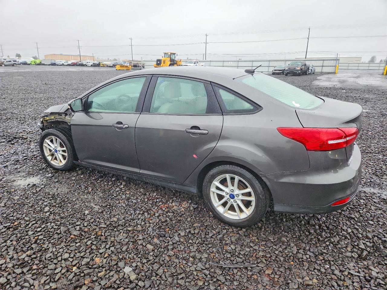 2015 FORD FOCUS SE photo 2