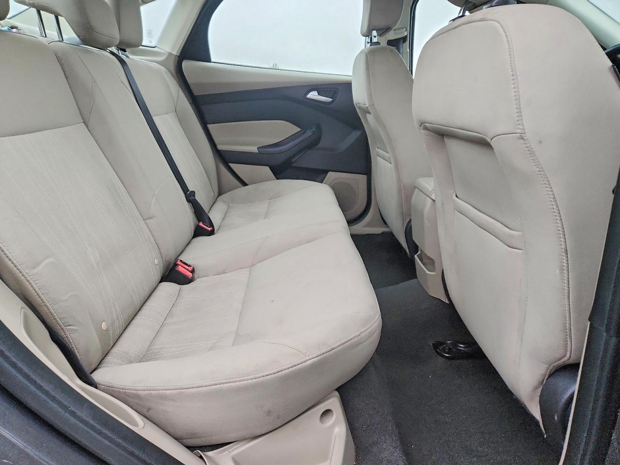 2015 FORD FOCUS SE photo 10
