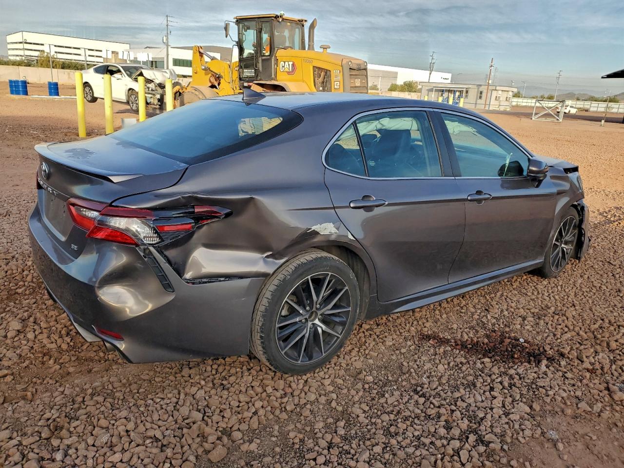 2021 TOYOTA CAMRY SE photo 3