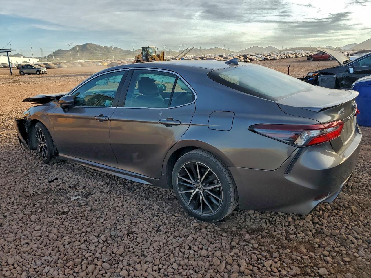 2021 TOYOTA CAMRY SE photo 2