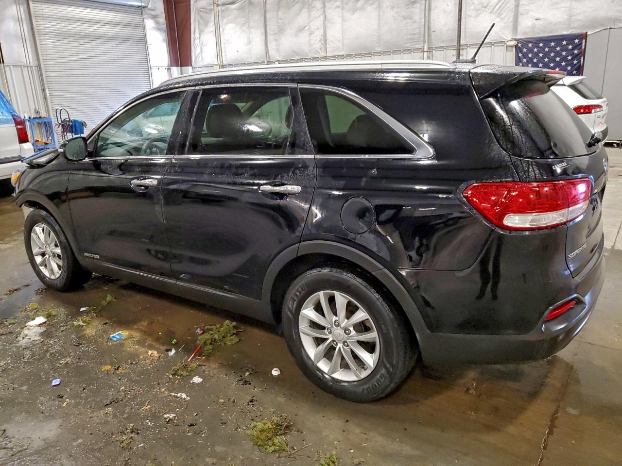 2017 KIA SORENTO LX photo 4
