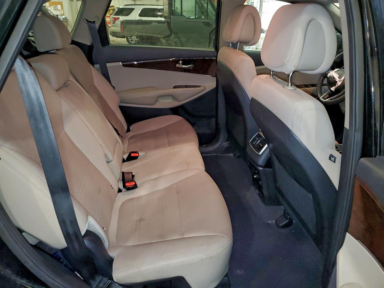 2017 KIA SORENTO LX photo 31