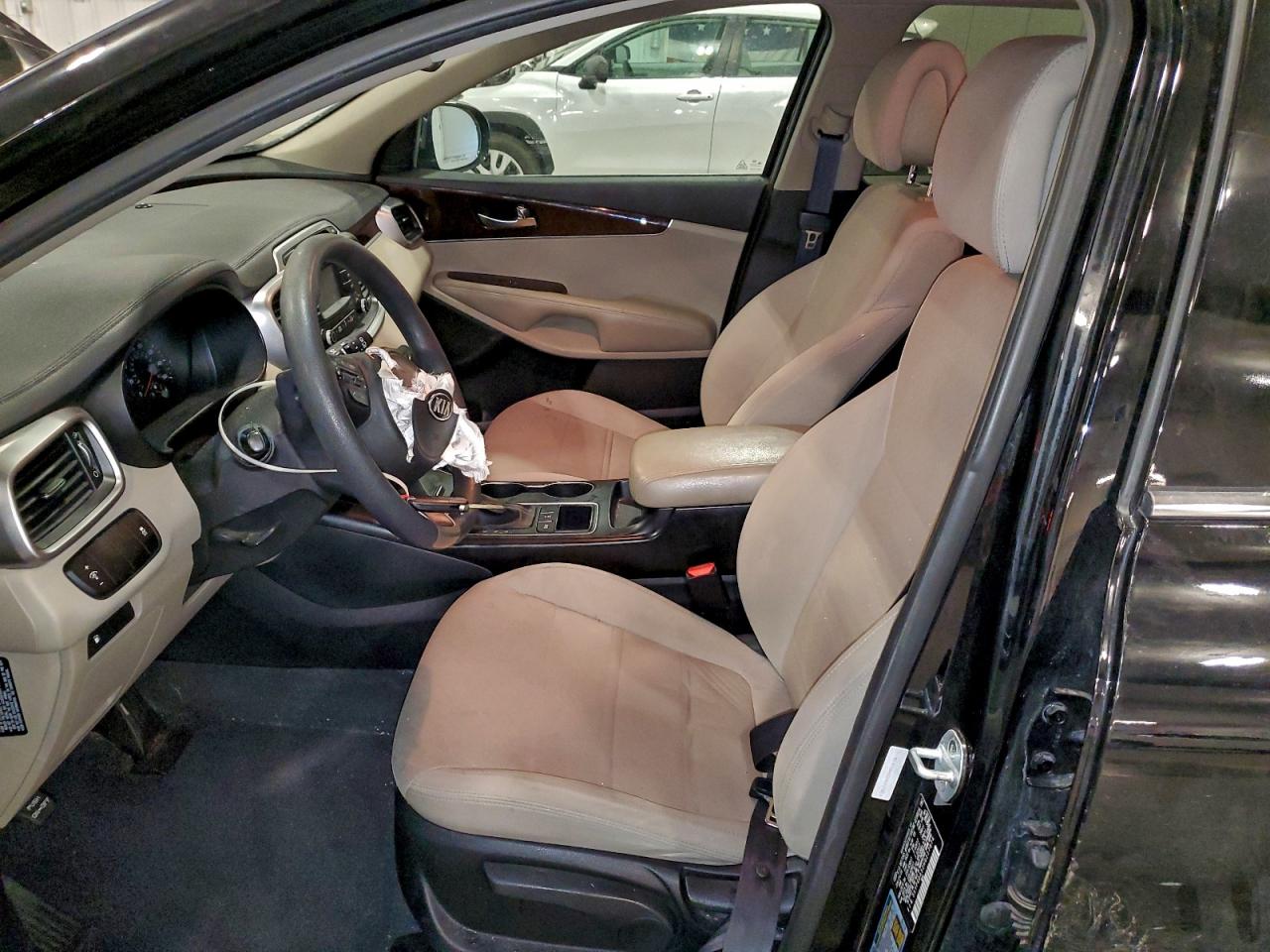 2017 KIA SORENTO LX photo 19