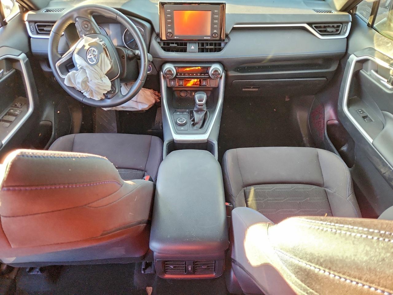 2022 TOYOTA RAV4 SE photo 22