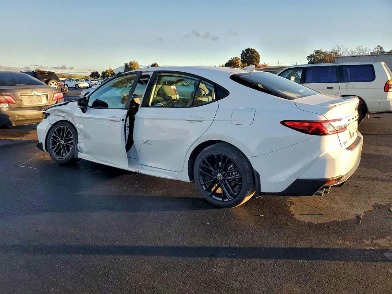 2025 TOYOTA CAMRY XSE photo 4