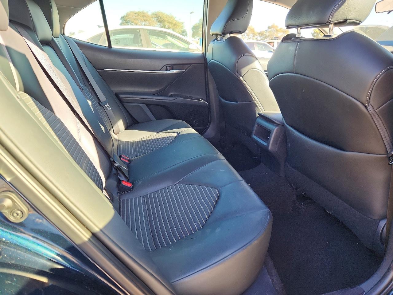 2020 TOYOTA CAMRY SE photo 10