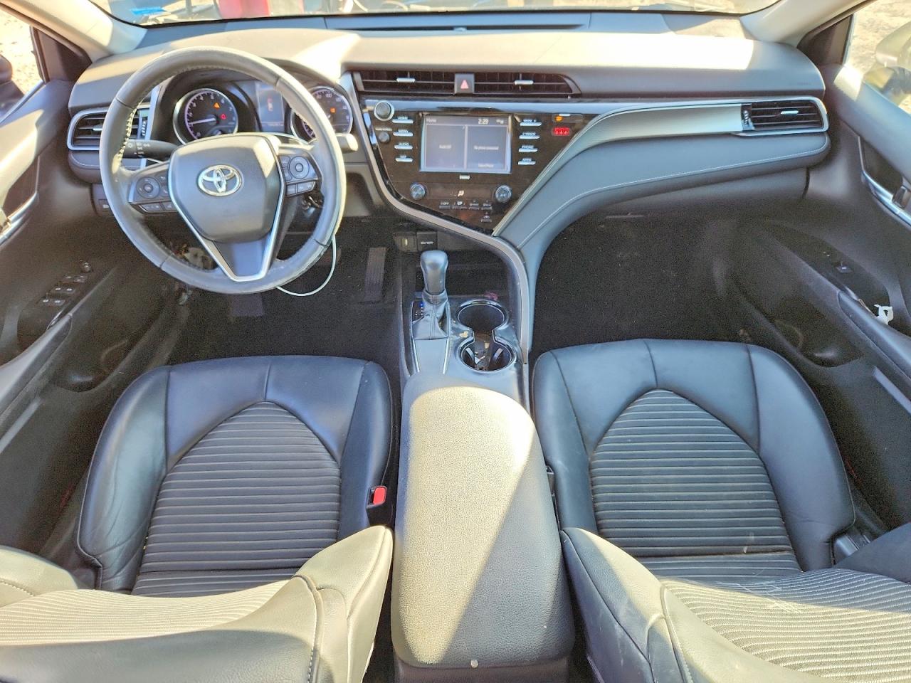 2020 TOYOTA CAMRY SE photo 8