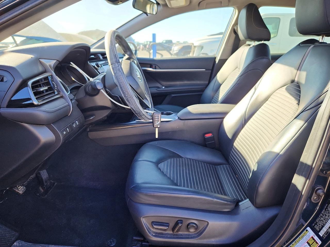 2020 TOYOTA CAMRY SE photo 7
