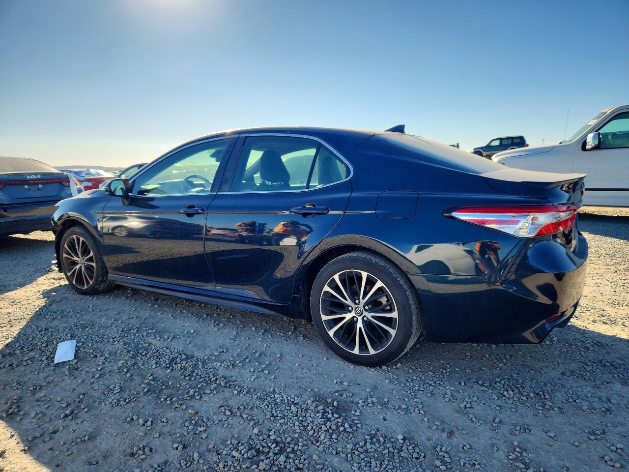 2020 TOYOTA CAMRY SE photo 2