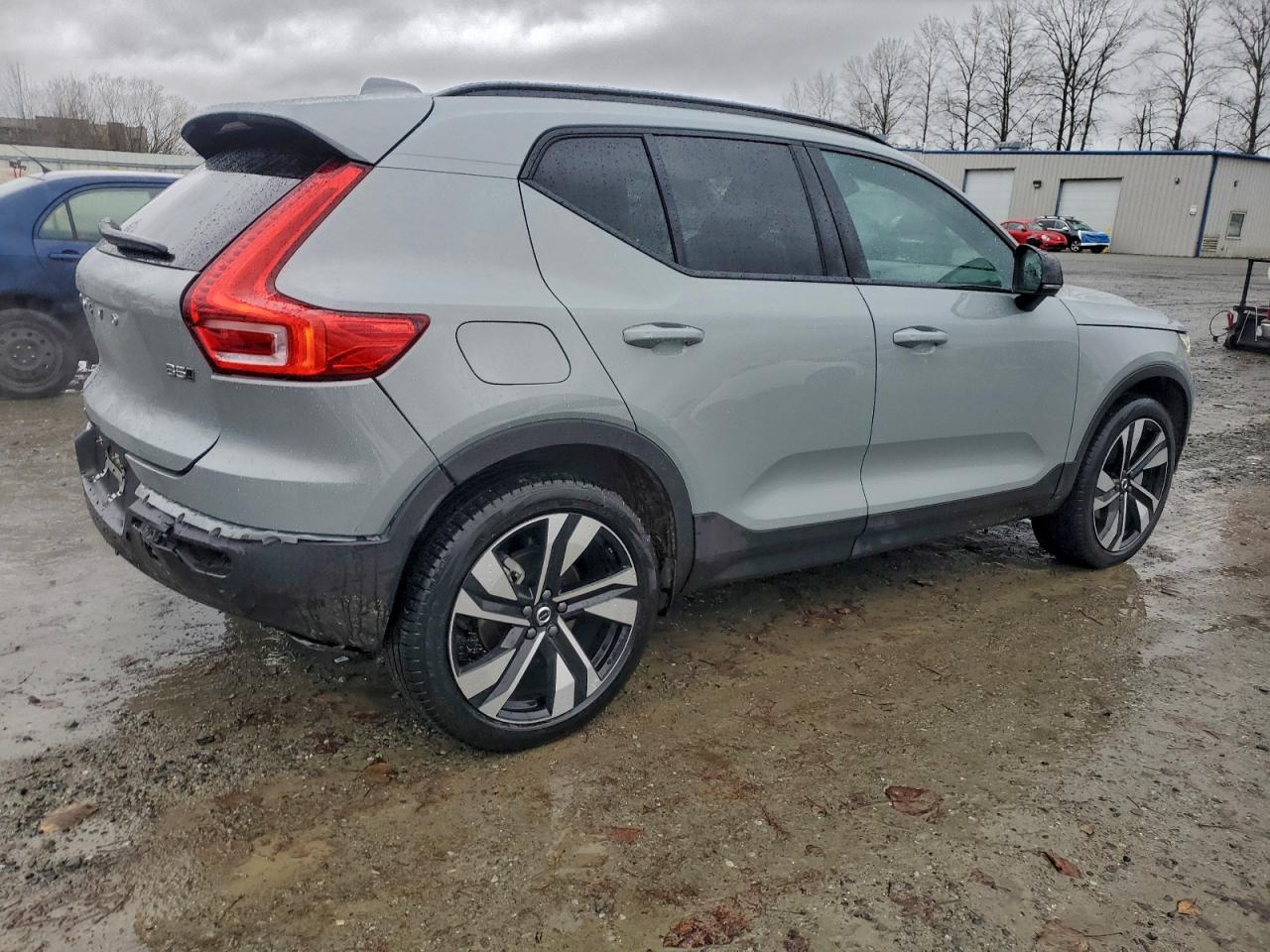 2024 VOLVO XC40 ULTIMATE photo 3