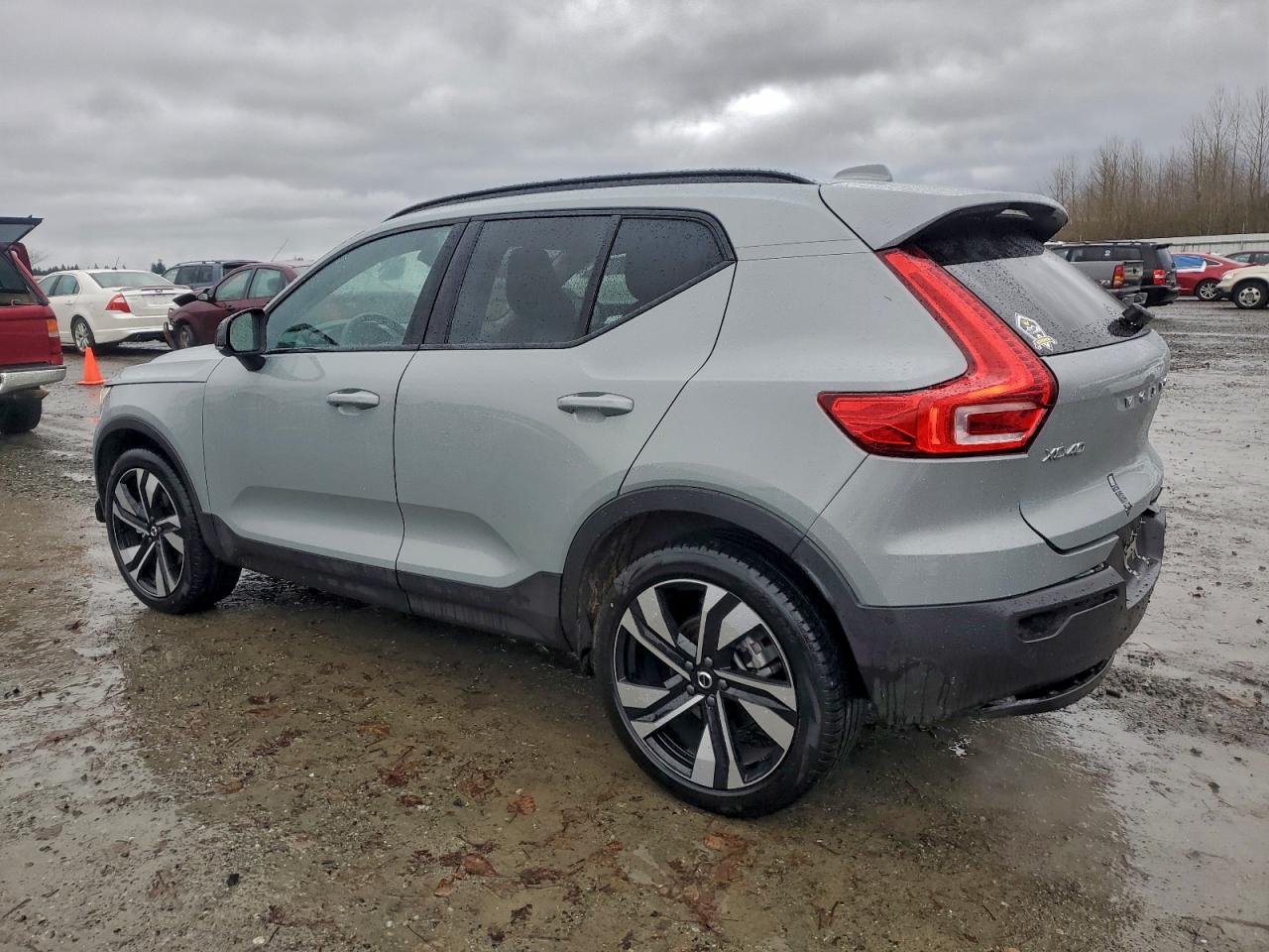 2024 VOLVO XC40 ULTIMATE photo 2
