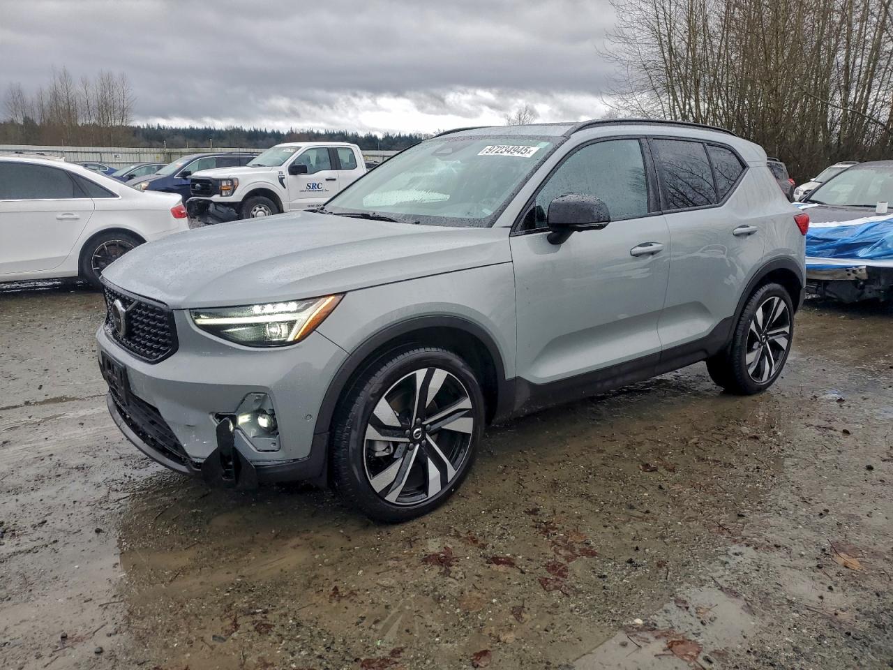 2024 VOLVO XC40