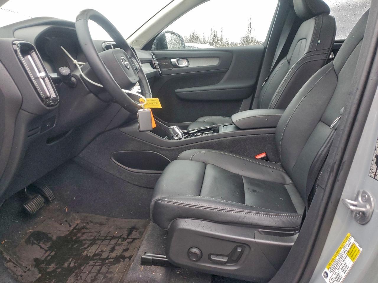2024 VOLVO XC40 ULTIMATE photo 7