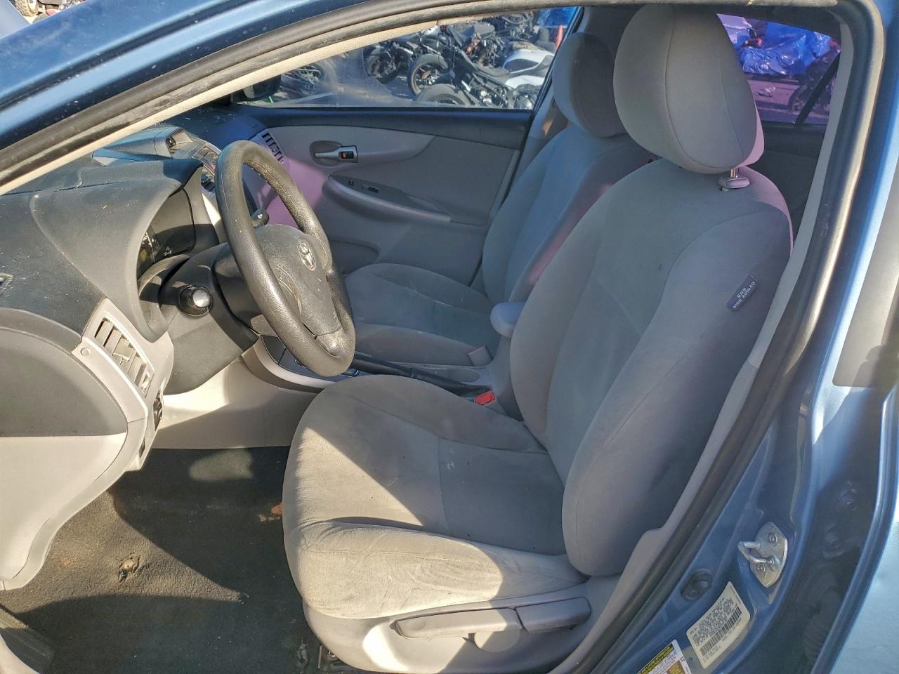 2013 TOYOTA COROLLA BASE photo 7