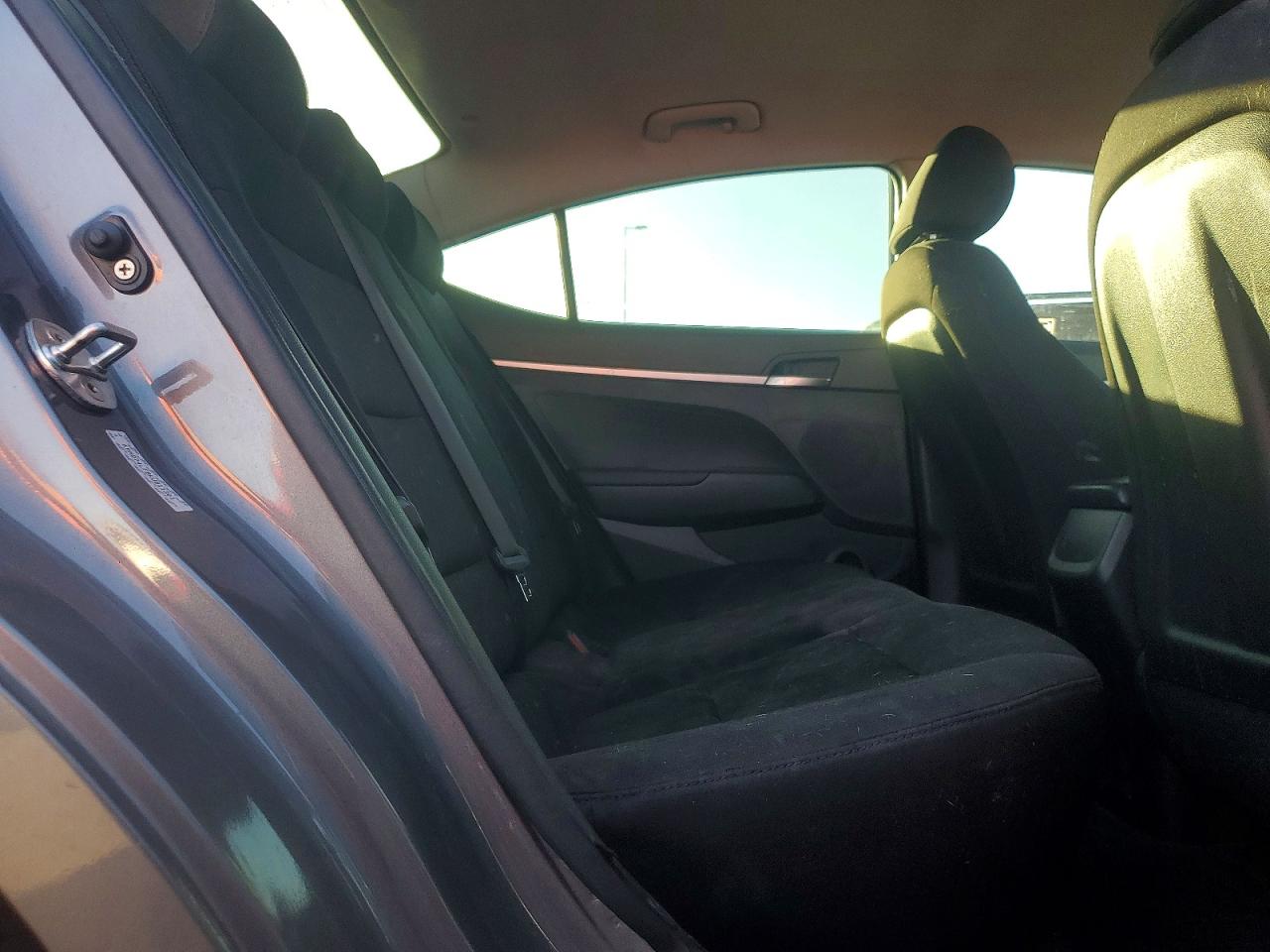 2019 HYUNDAI ELANTRA SE photo 10