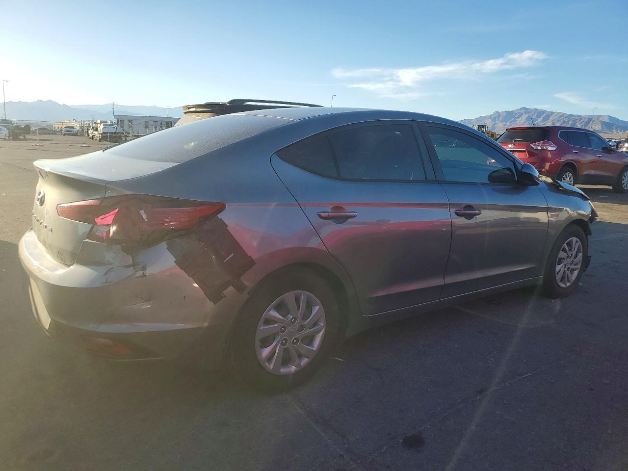 2019 HYUNDAI ELANTRA SE photo 3