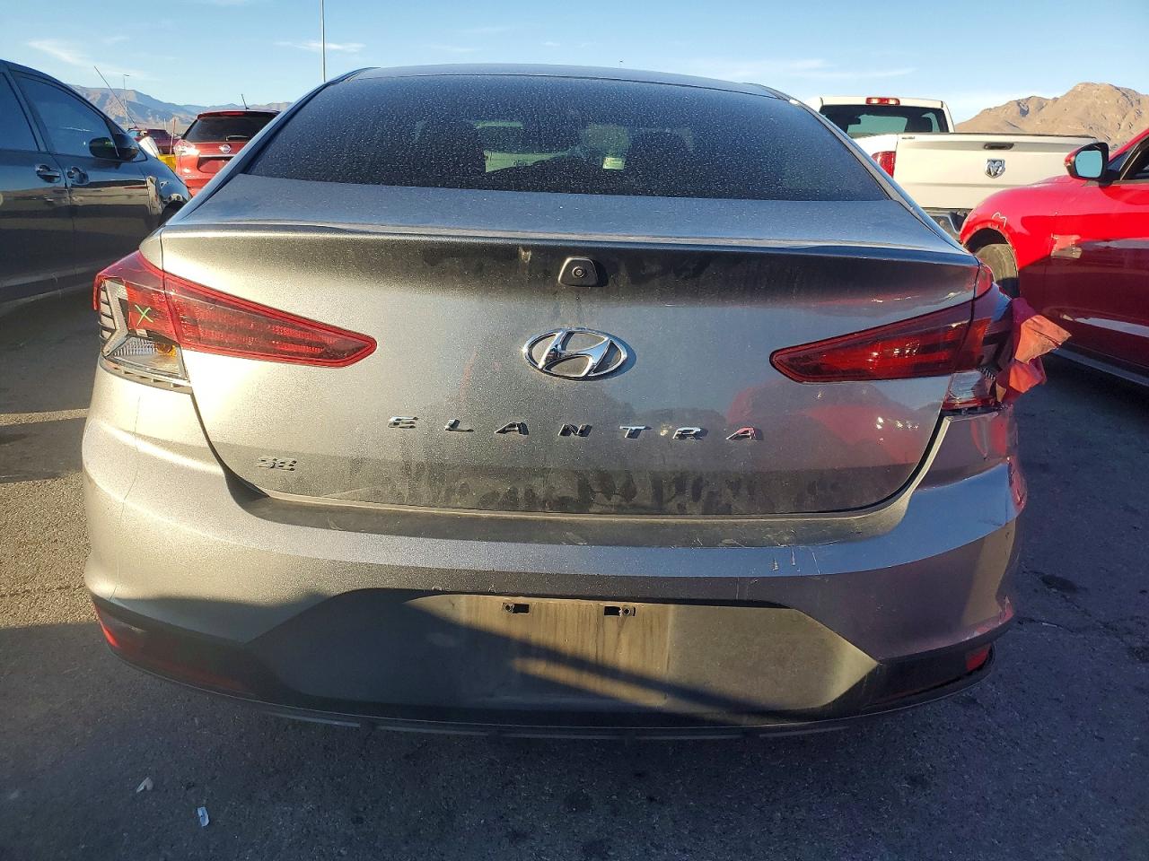 2019 HYUNDAI ELANTRA SE photo 6