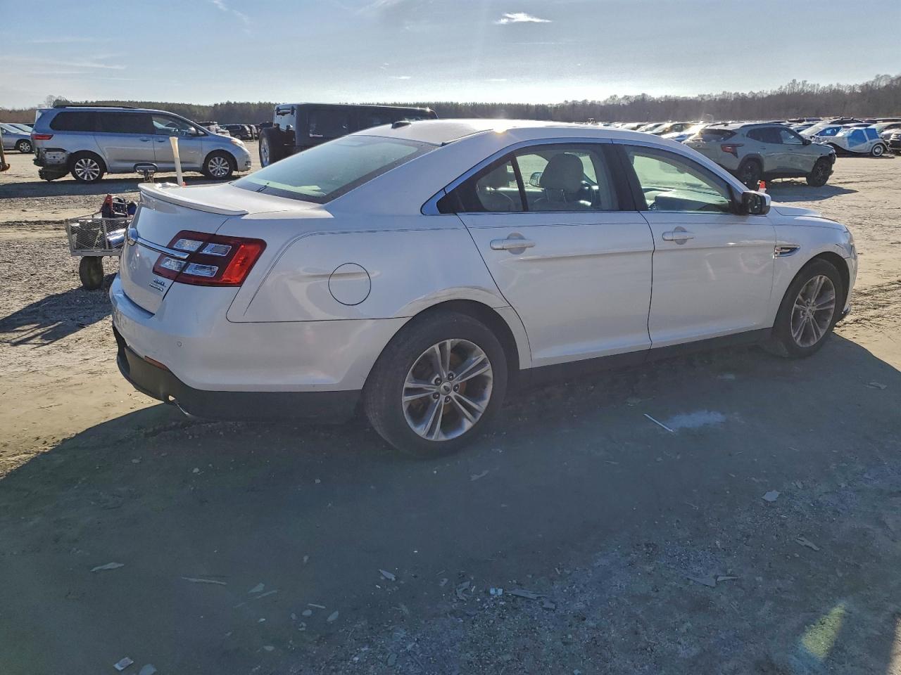 2015 FORD TAURUS SEL photo 5
