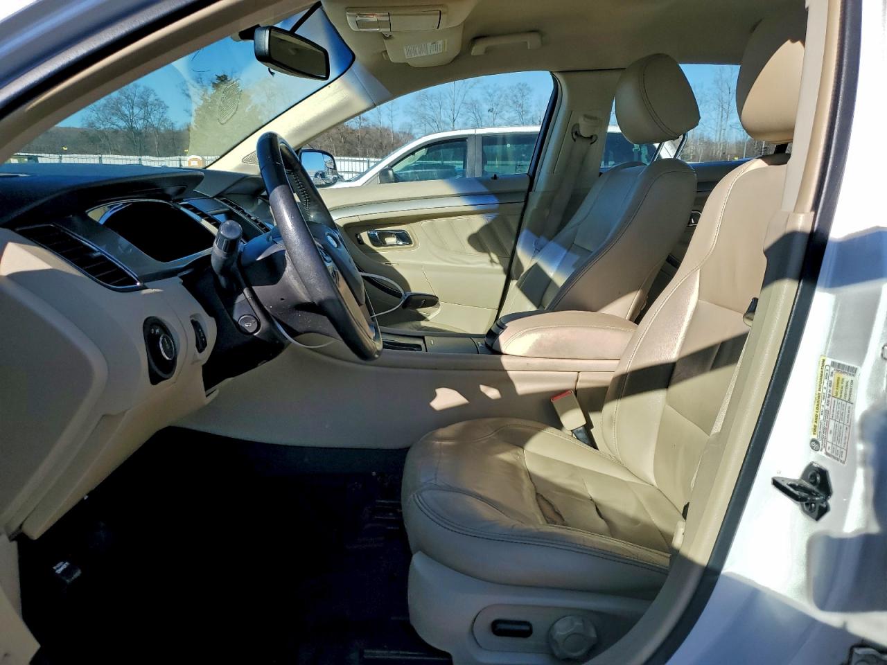 2015 FORD TAURUS SEL photo 13