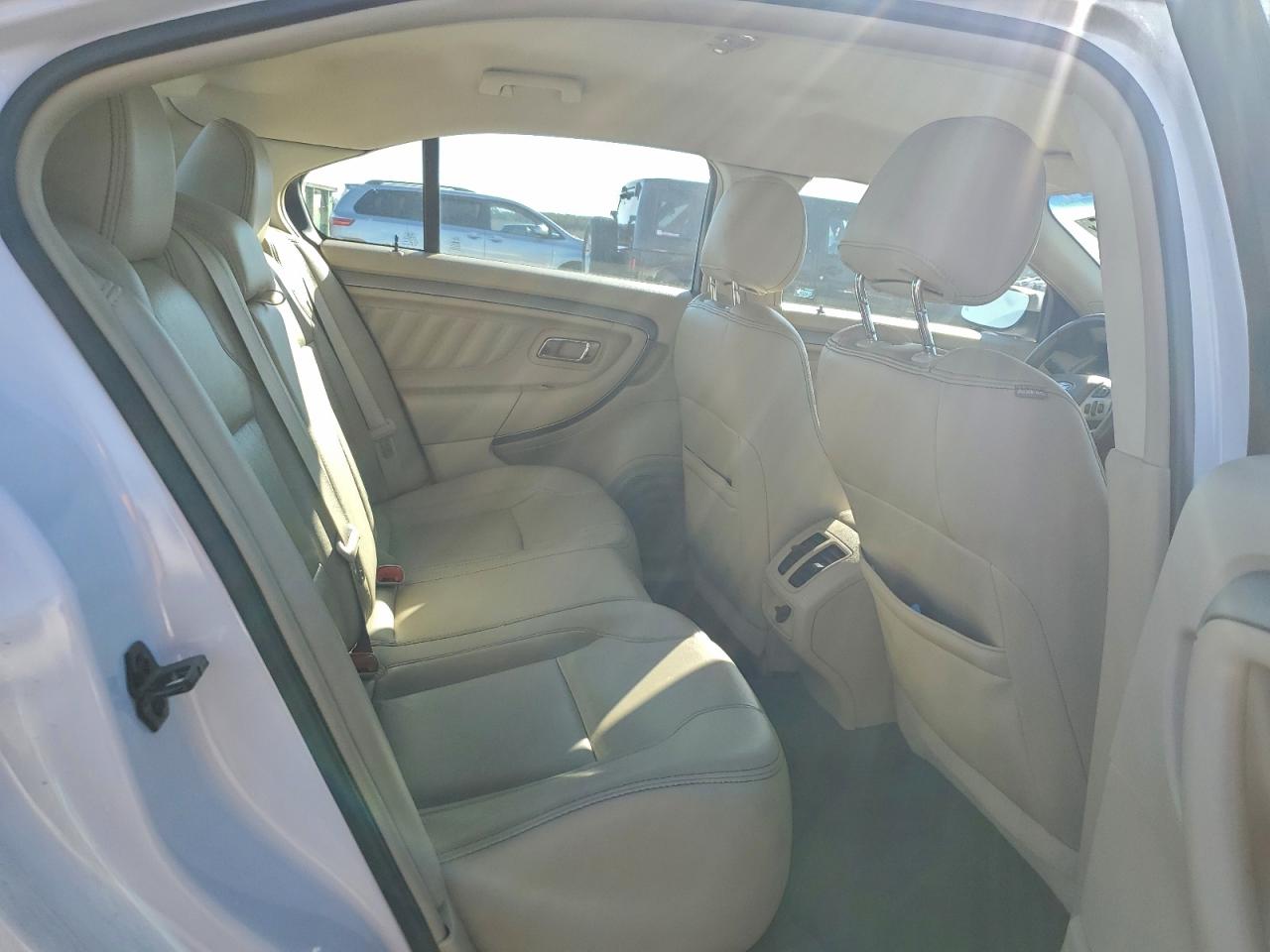2015 FORD TAURUS SEL photo 19