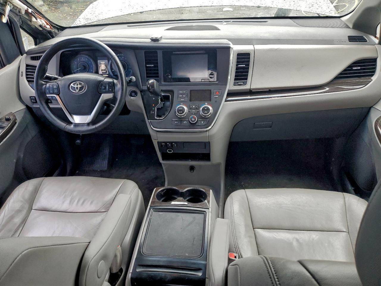 2015 TOYOTA SIENNA XLE photo 15