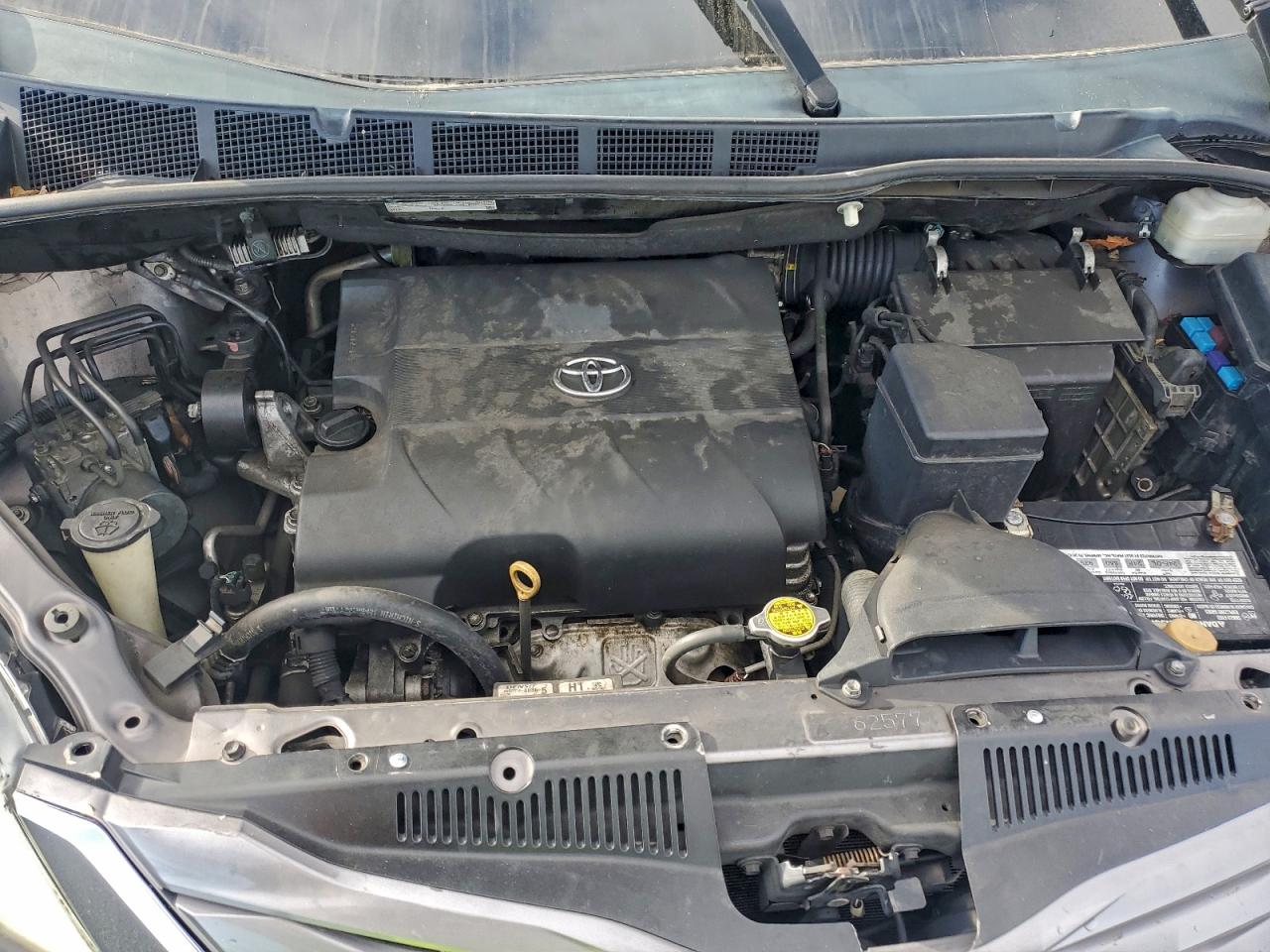 2015 TOYOTA SIENNA XLE photo 23