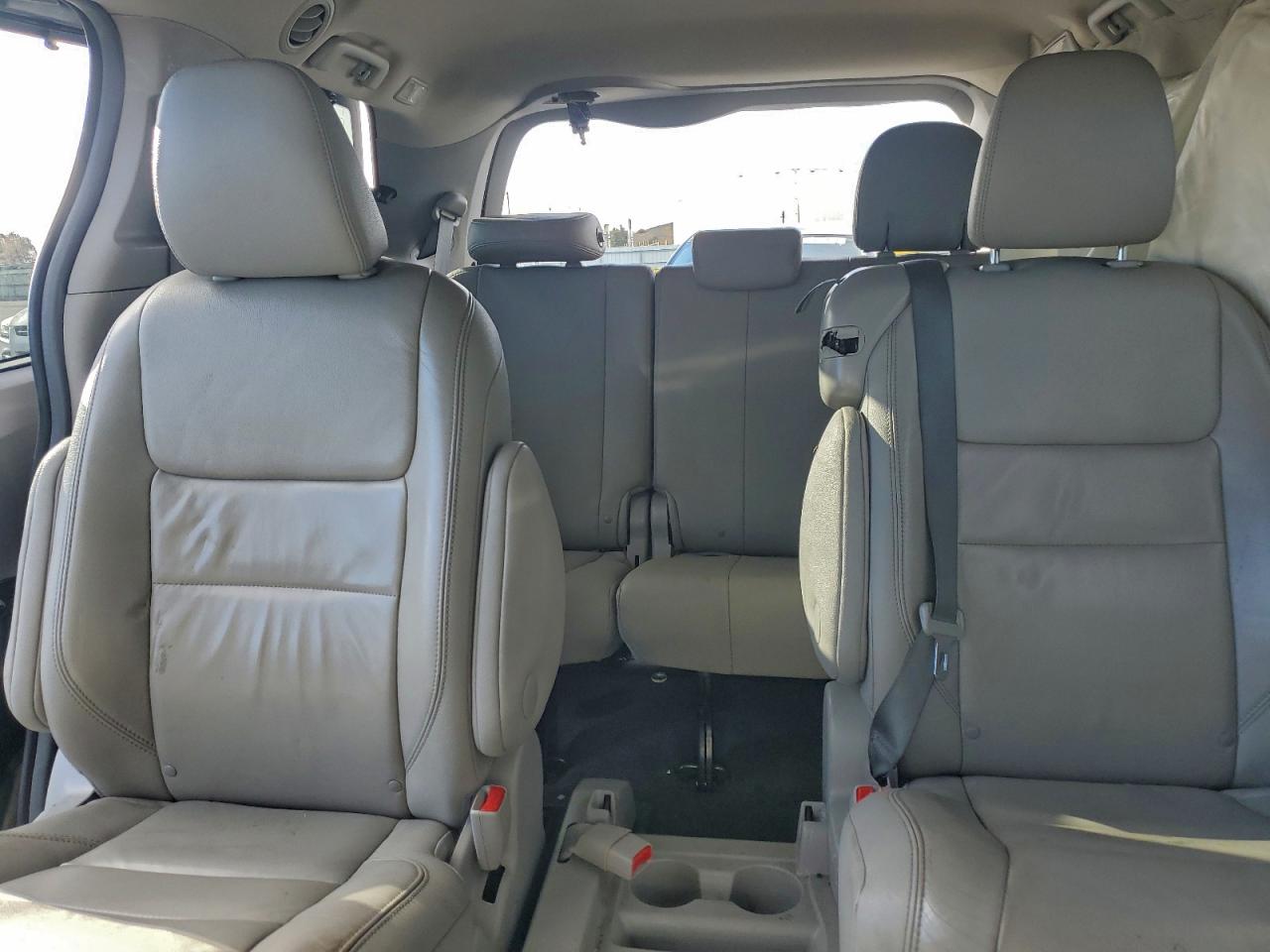 2015 TOYOTA SIENNA XLE photo 19