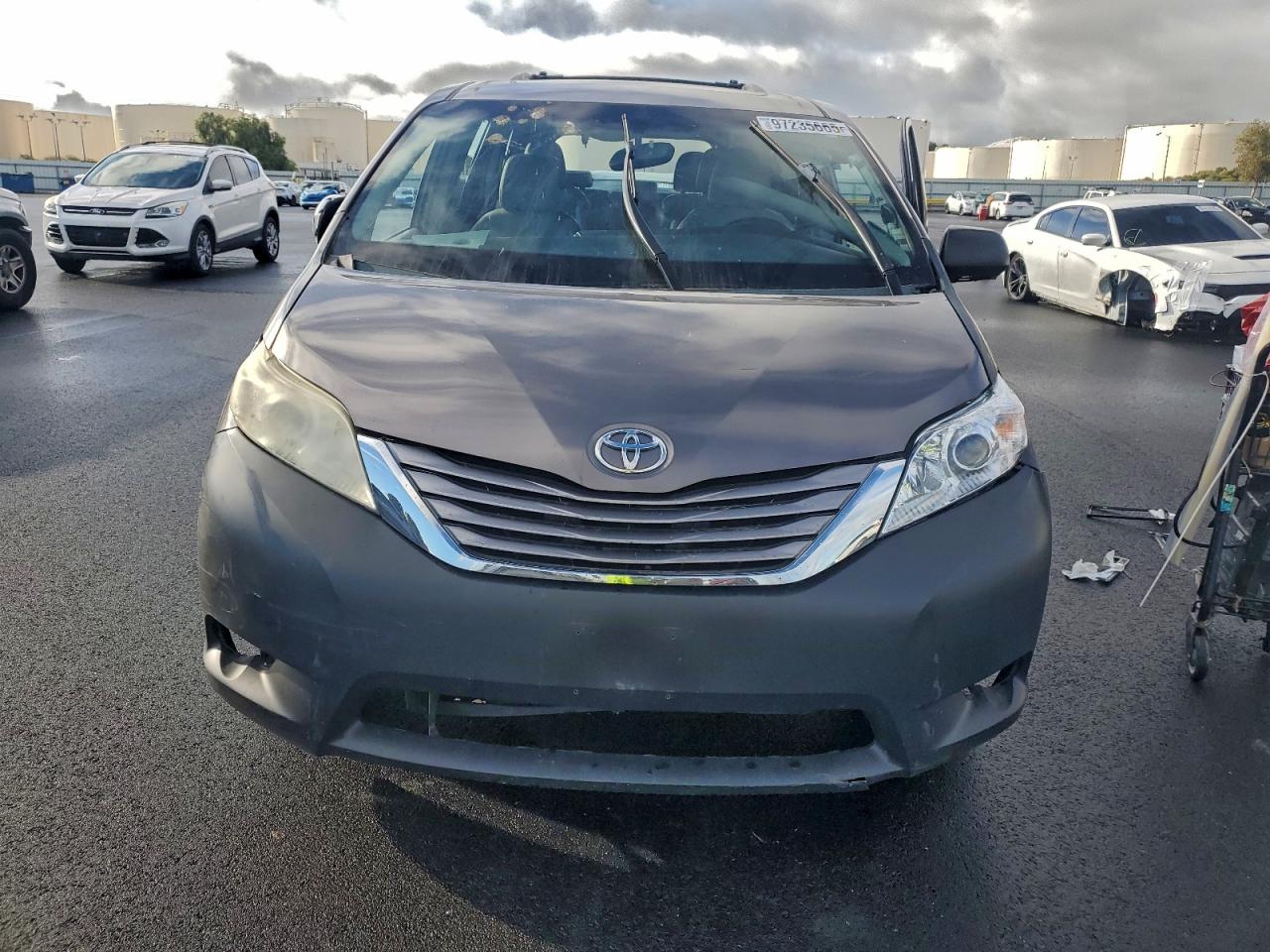 2015 TOYOTA SIENNA XLE photo 9