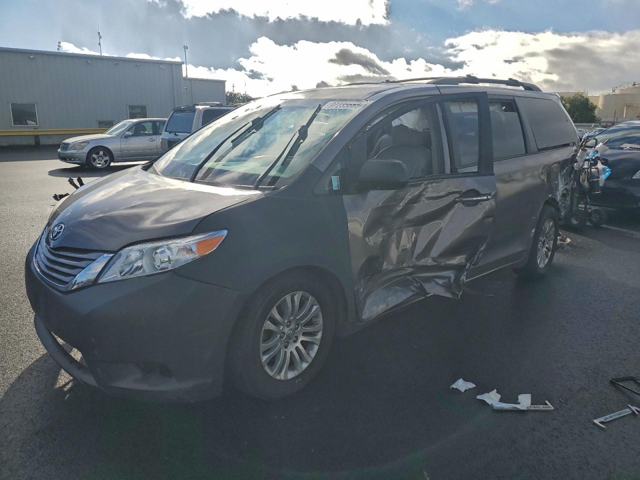 2015 TOYOTA SIENNA