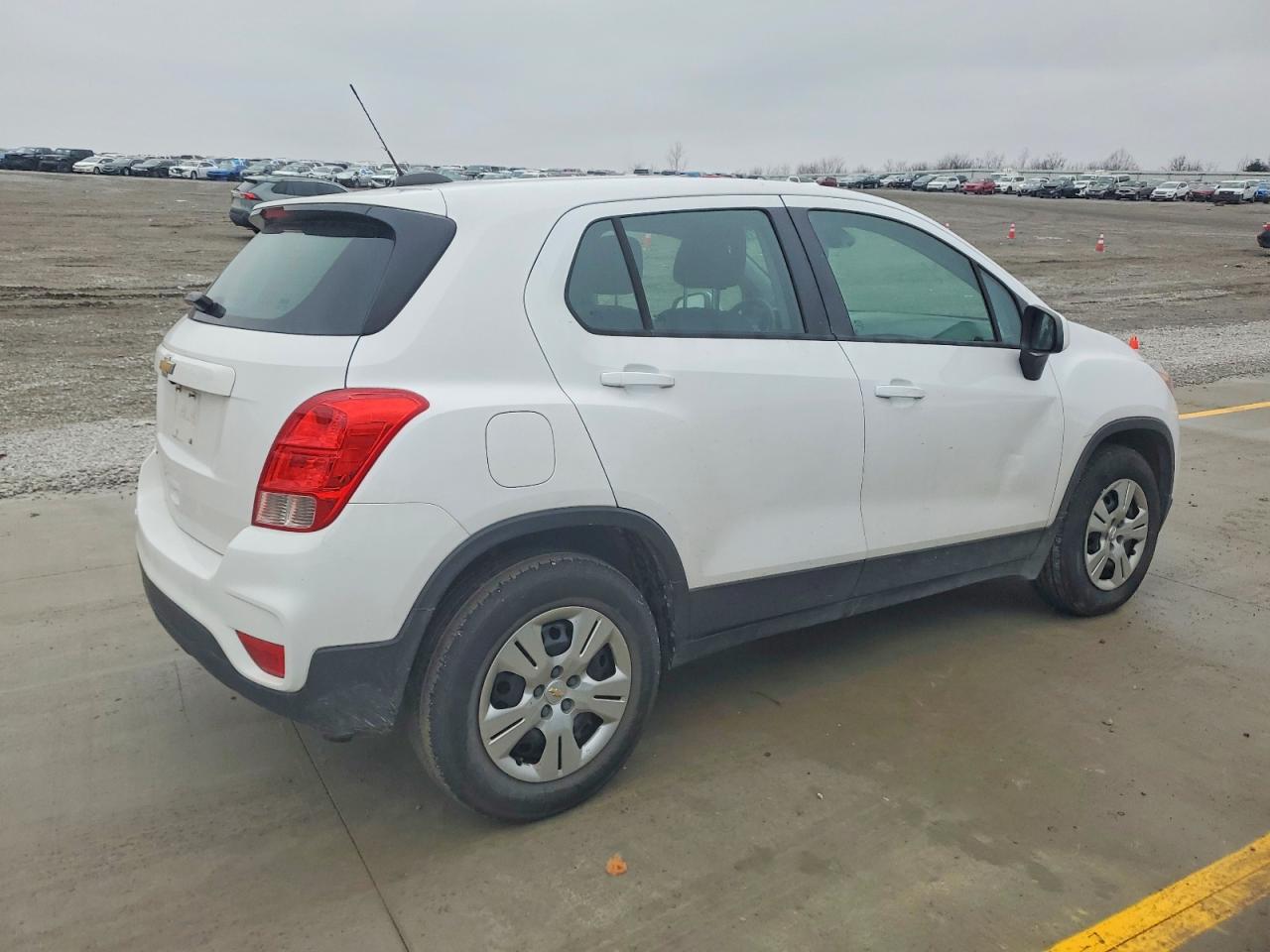 2018 CHEVROLET TRAX LS photo 3
