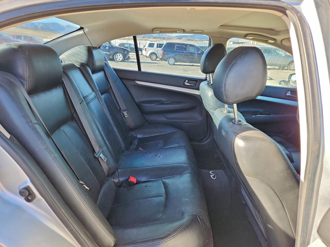 2009 INFINITI G37 photo 28