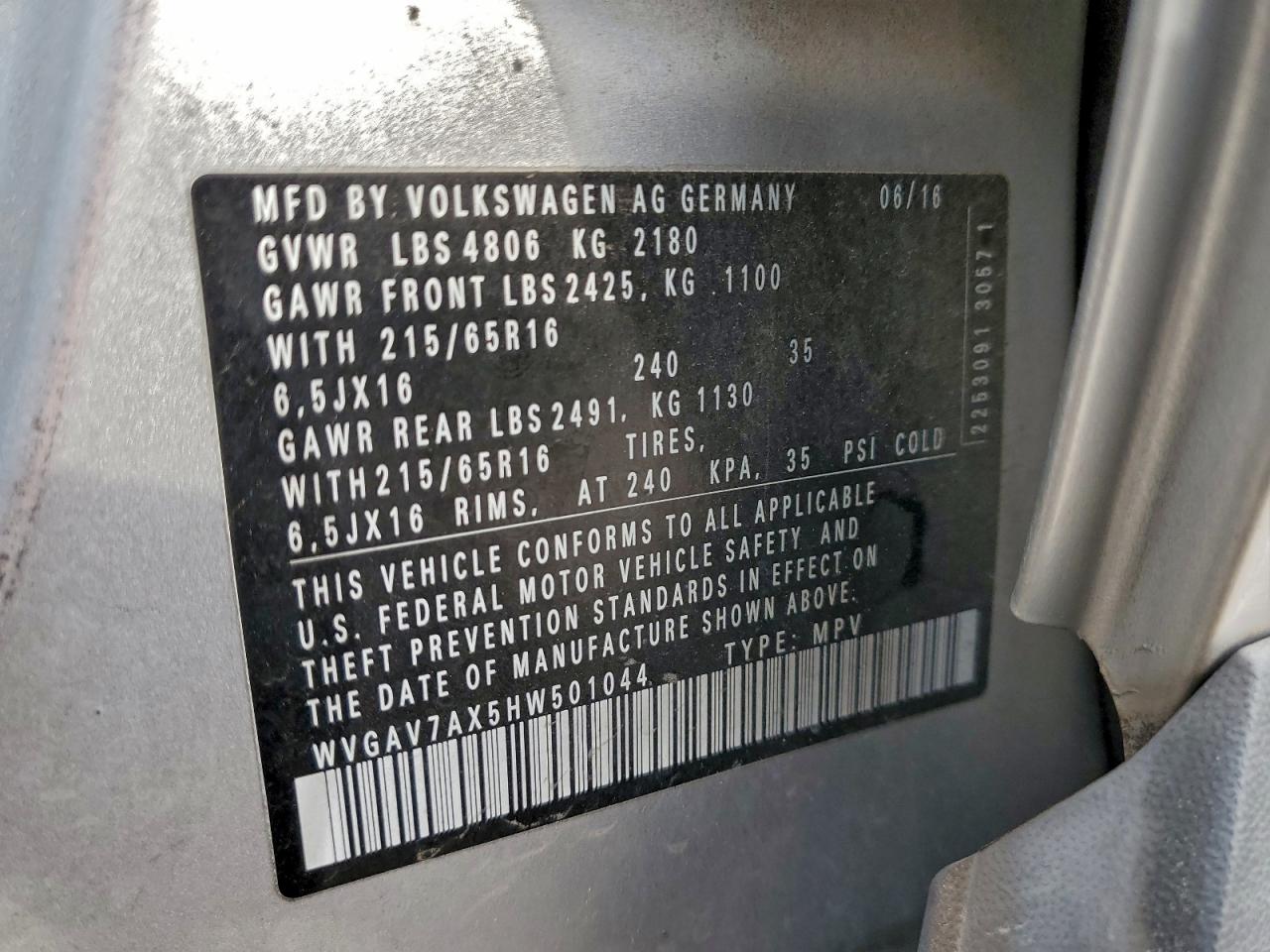 2017 VOLKSWAGEN TIGUAN S photo 49