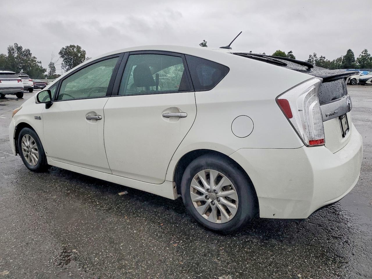 2014 TOYOTA PRIUS PLUG-IN photo 2