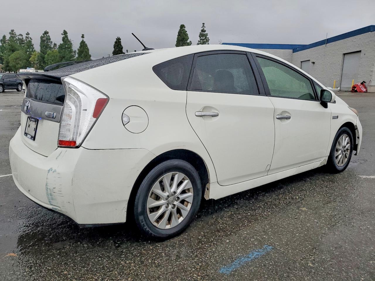 2014 TOYOTA PRIUS PLUG-IN photo 3