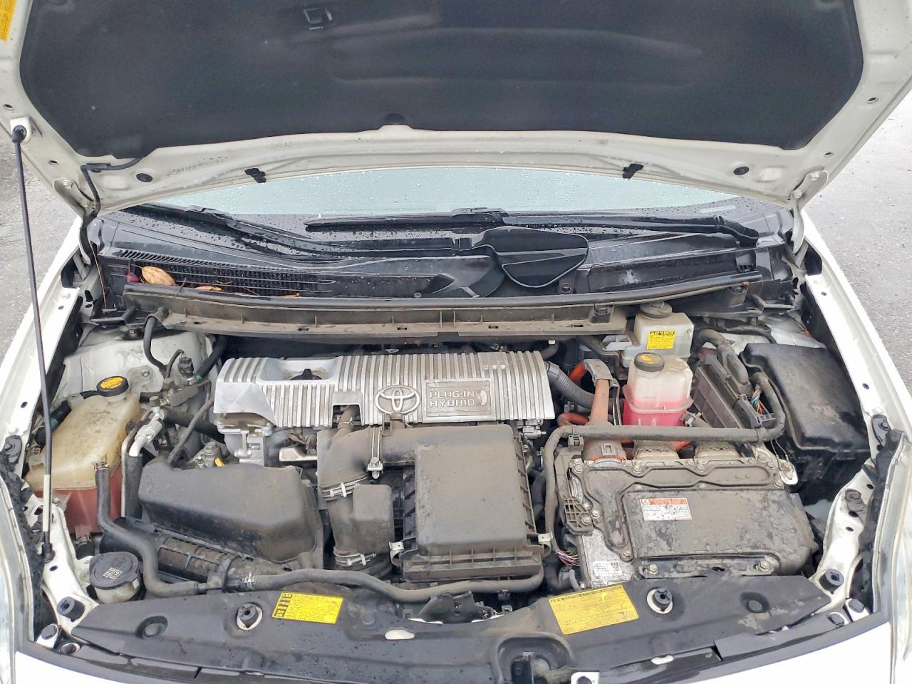 2014 TOYOTA PRIUS PLUG-IN photo 11