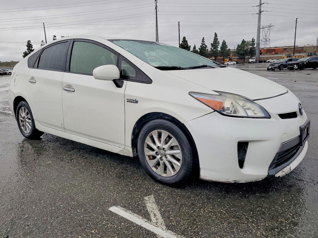 2014 TOYOTA PRIUS PLUG-IN photo 4