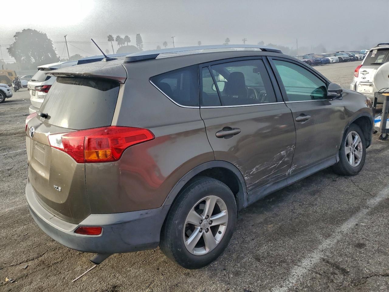 2014 TOYOTA RAV4 XLE photo 5