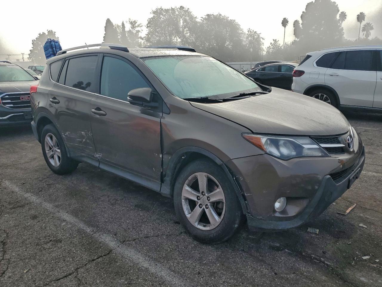 2014 TOYOTA RAV4 XLE photo 7