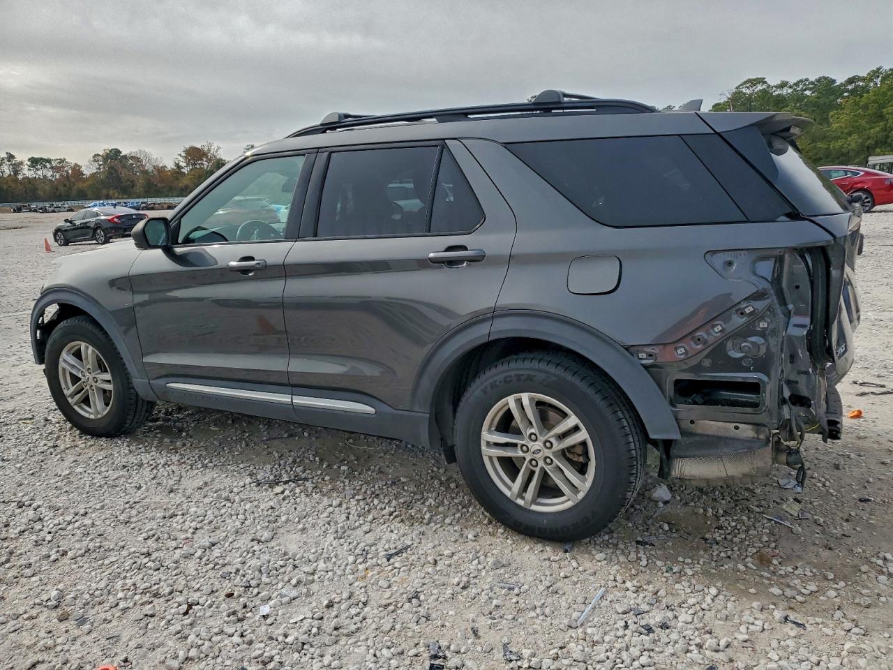 2020 FORD EXPLORER XLT photo 2