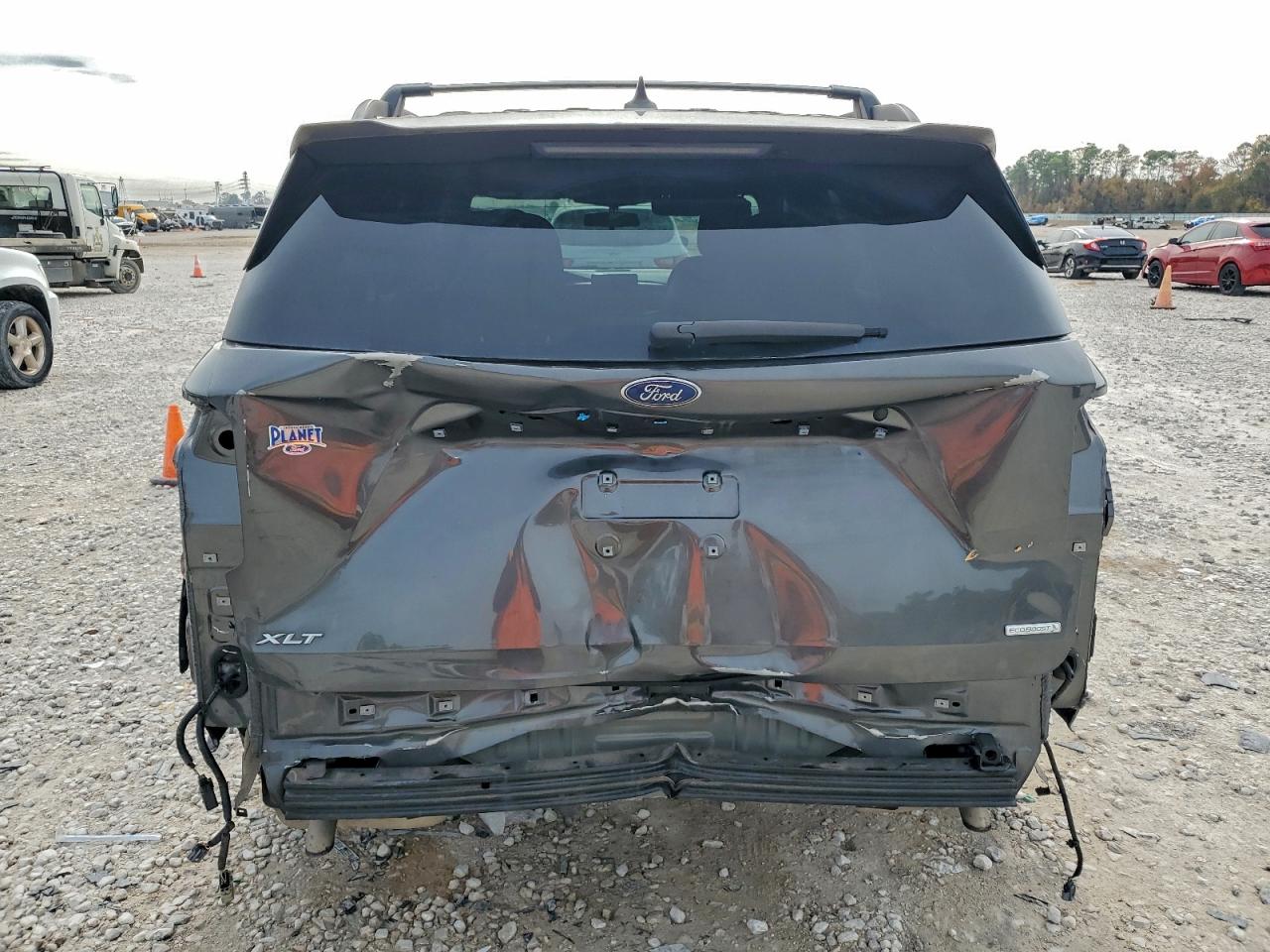2020 FORD EXPLORER XLT photo 6