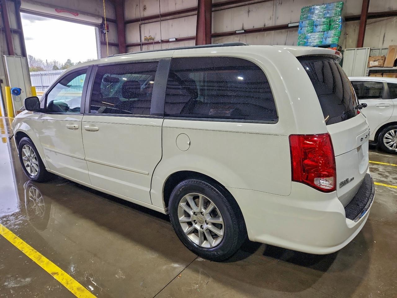 2012 DODGE GRAND CARAVAN R/T photo 2