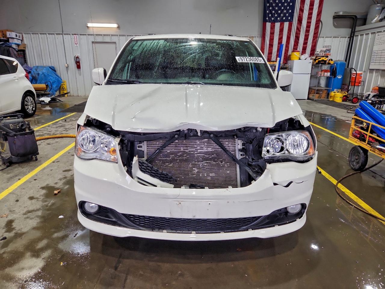 2012 DODGE GRAND CARAVAN R/T photo 5