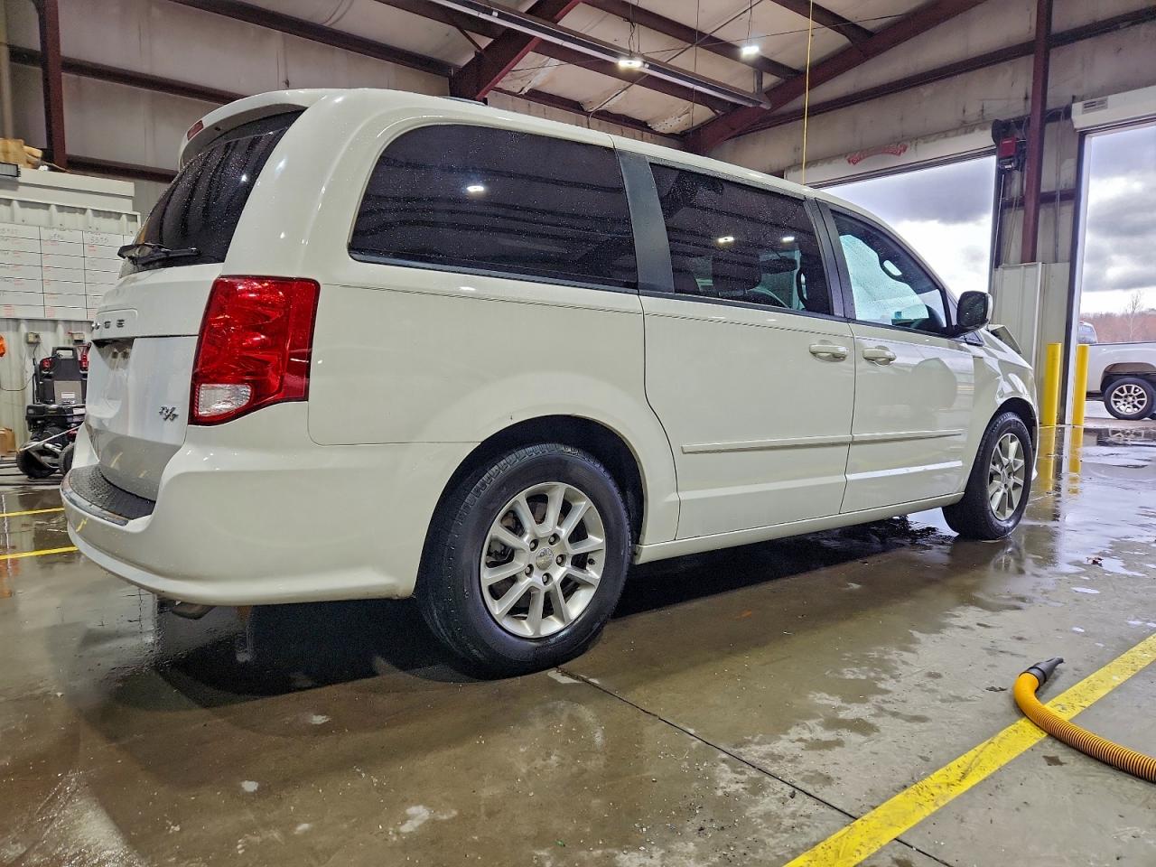 2012 DODGE GRAND CARAVAN R/T photo 3